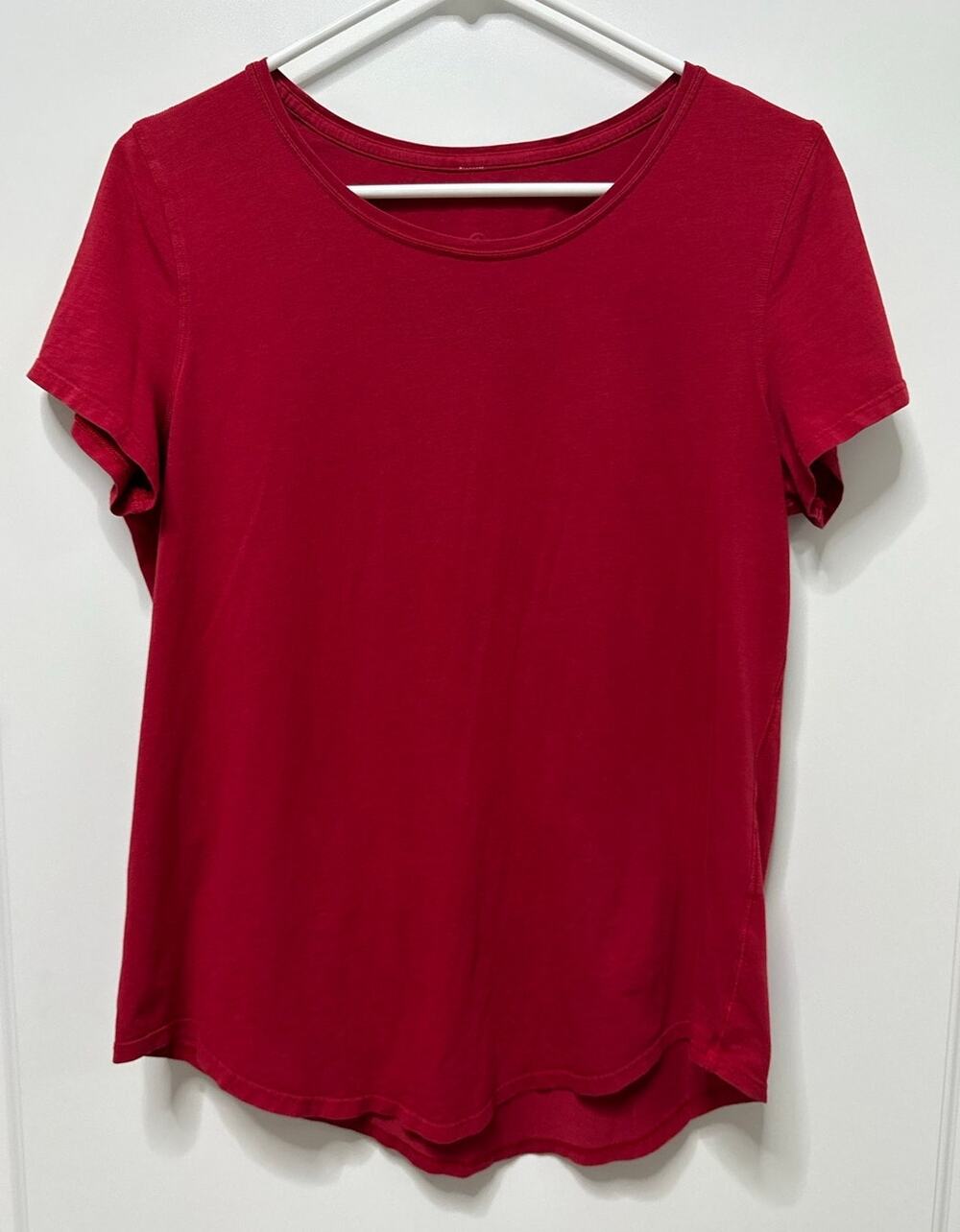 Lululemon red short sleeve top casual t-shirt ptp 20 inches no tag medium